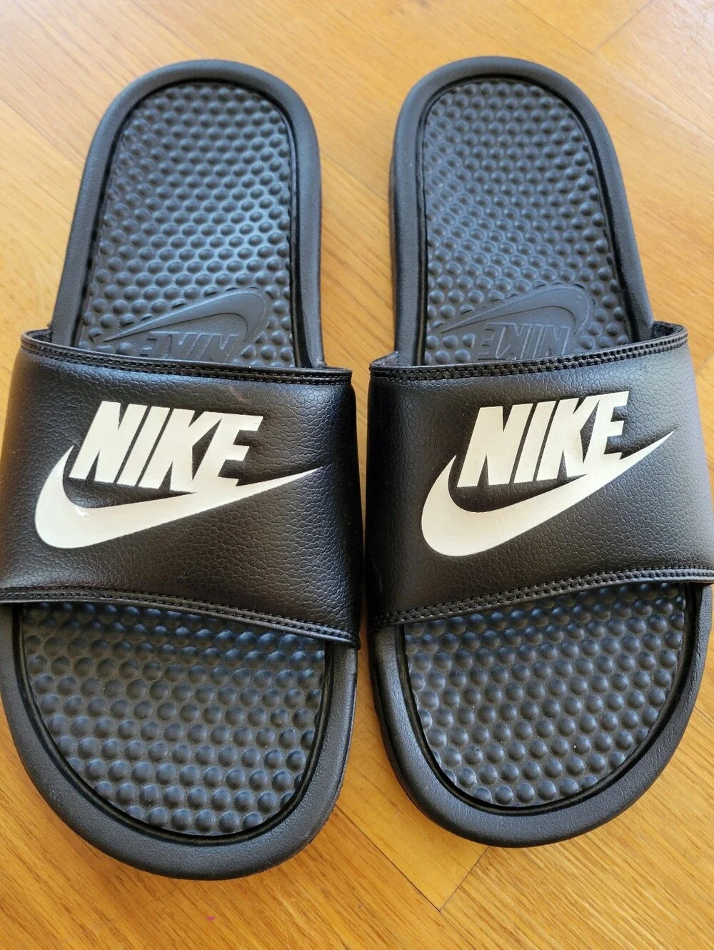 Mens size 9 nike slides